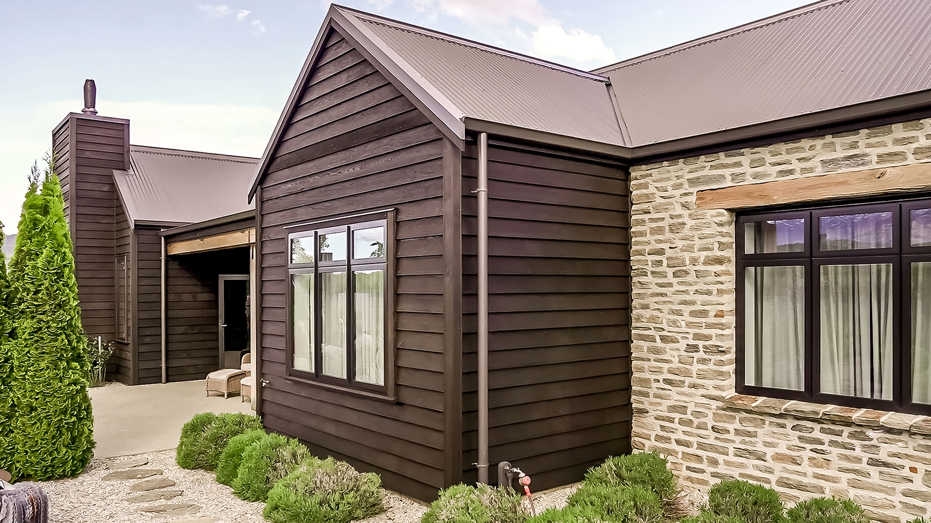 cromwell-western-red-cedar-and-schist-exterior.jpg