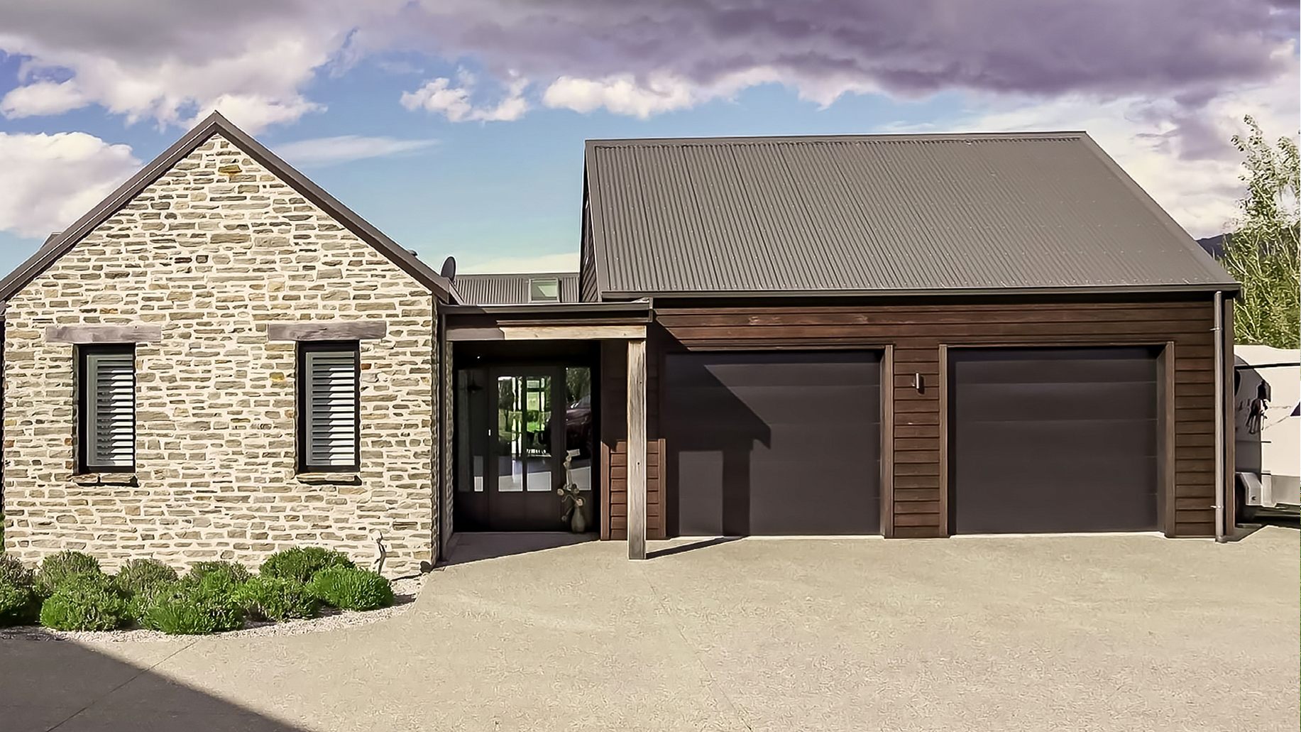 cromwell-western-red-cedar-garage-facade.jpg