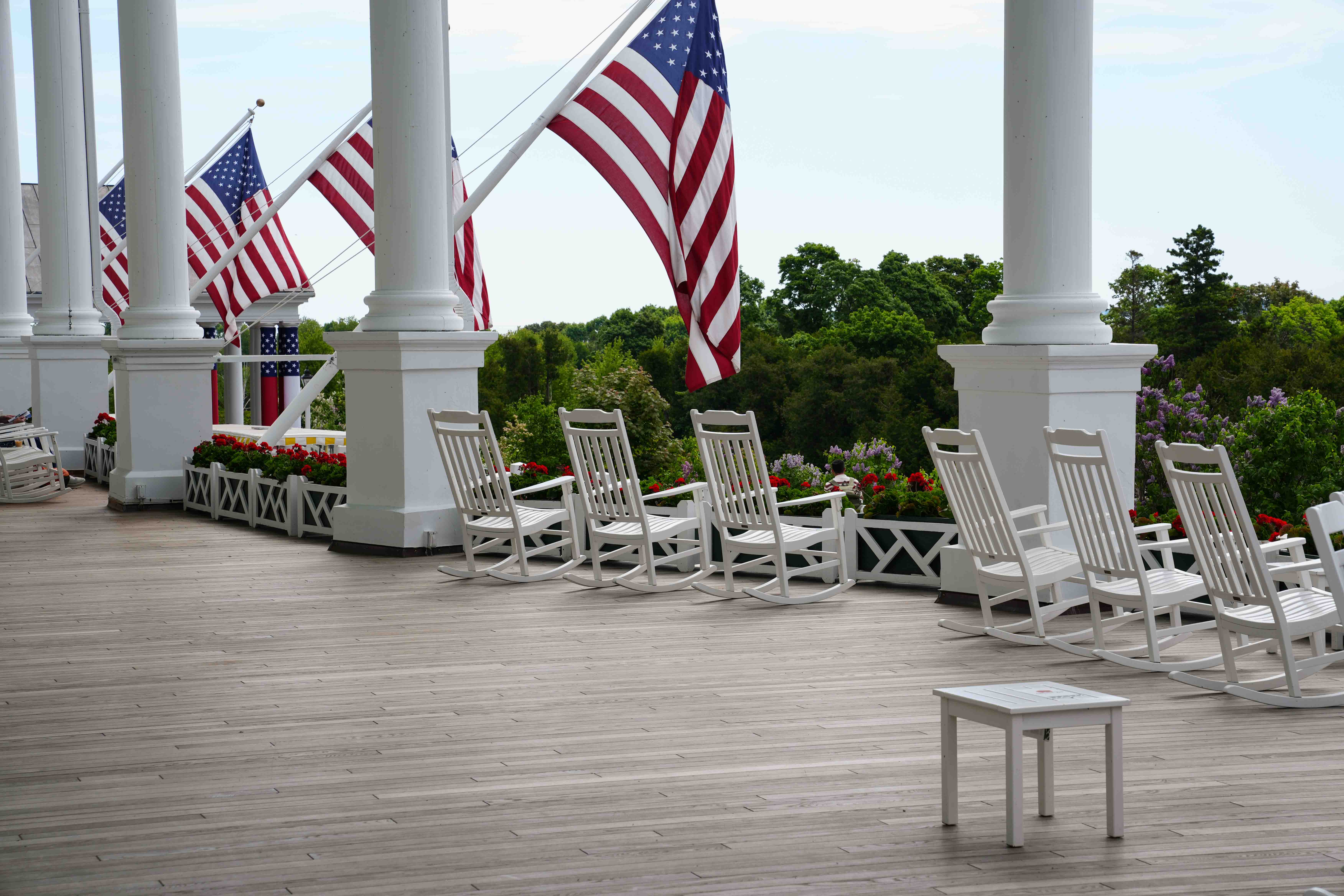 grand-hotel-mackinac-island-porch-decking-american-flags.jpg (1)