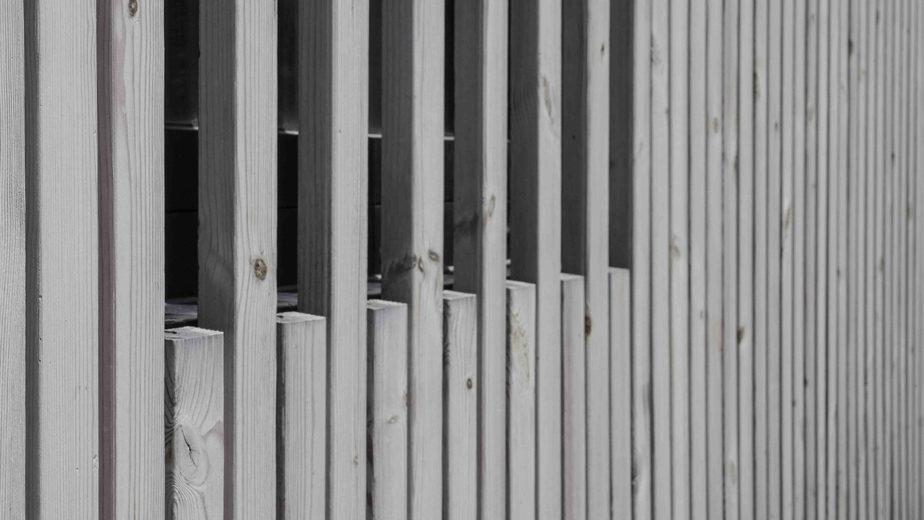 thornbury-scots-pine-timber-screen-detail.jpg