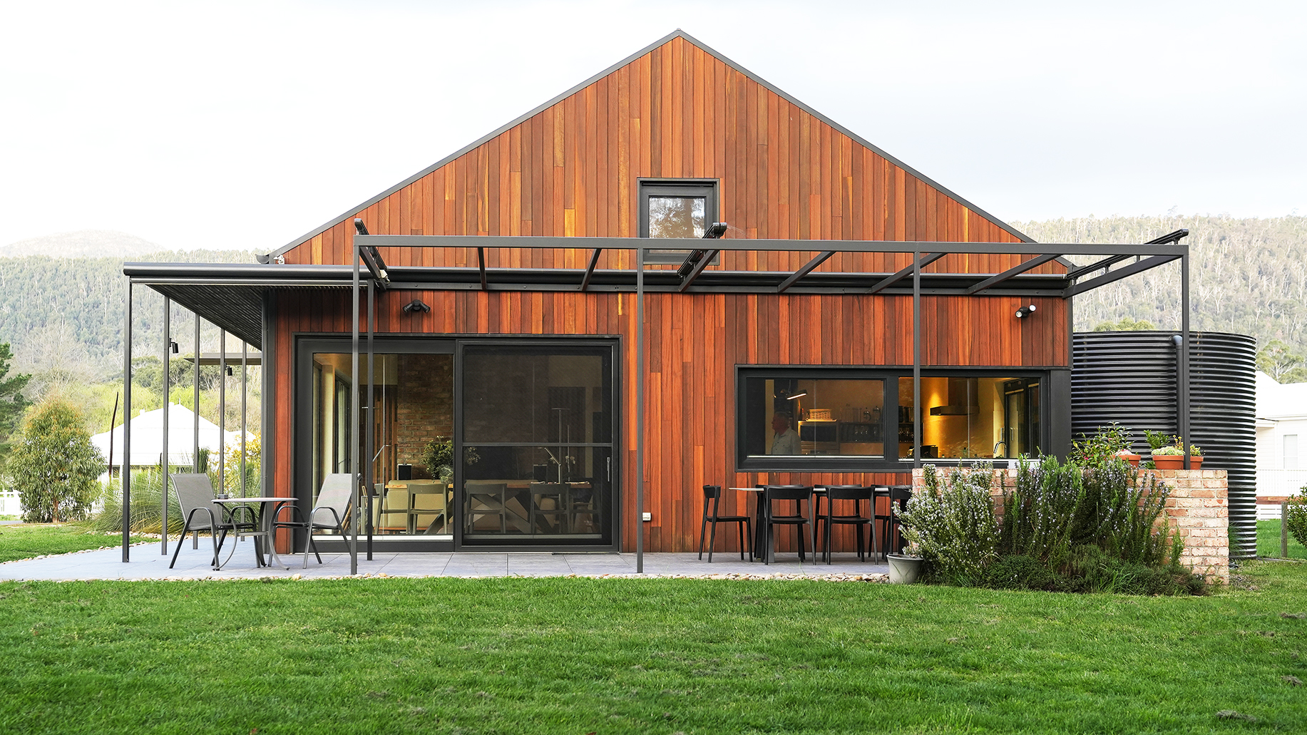 buxton-residence-rear-gable-spotted-gum-cladding.jpg