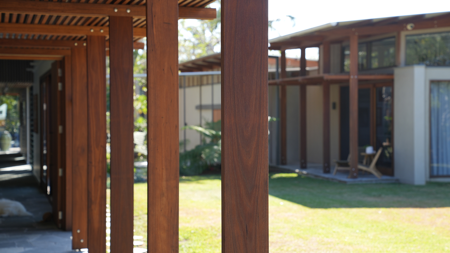 fingal-head-blackbutt-timber-posts-detail.jpg