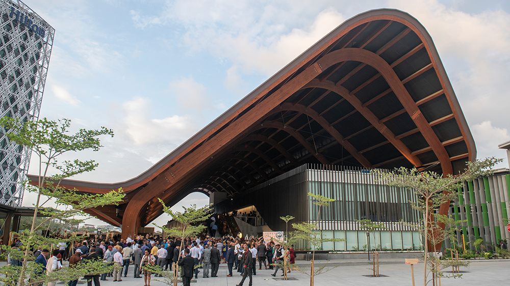 star-mountain-plaza-timber-roof-3.png